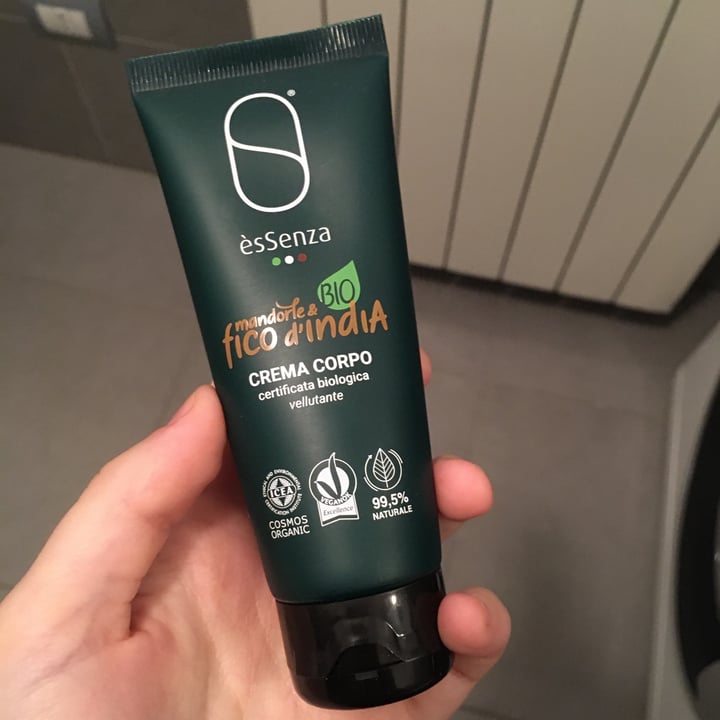 review photo of Essenza Crema Corpo shared by @zagara on 25 Nov 2021 - review