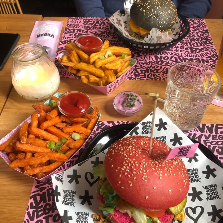 photo of Vegan Junk Food Bar Burgers and fries shared by @fabianna on  01 Jun 2022 - review