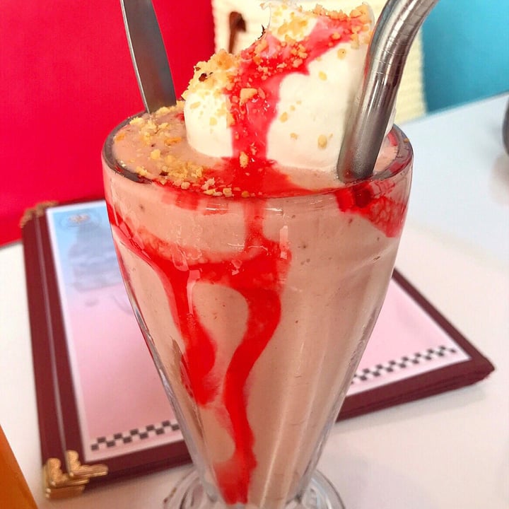photo of COMET 984 - 50's Diner Strawberry Milkshake shared by @natmoraesrocha on  04 Mar 2019 - review
