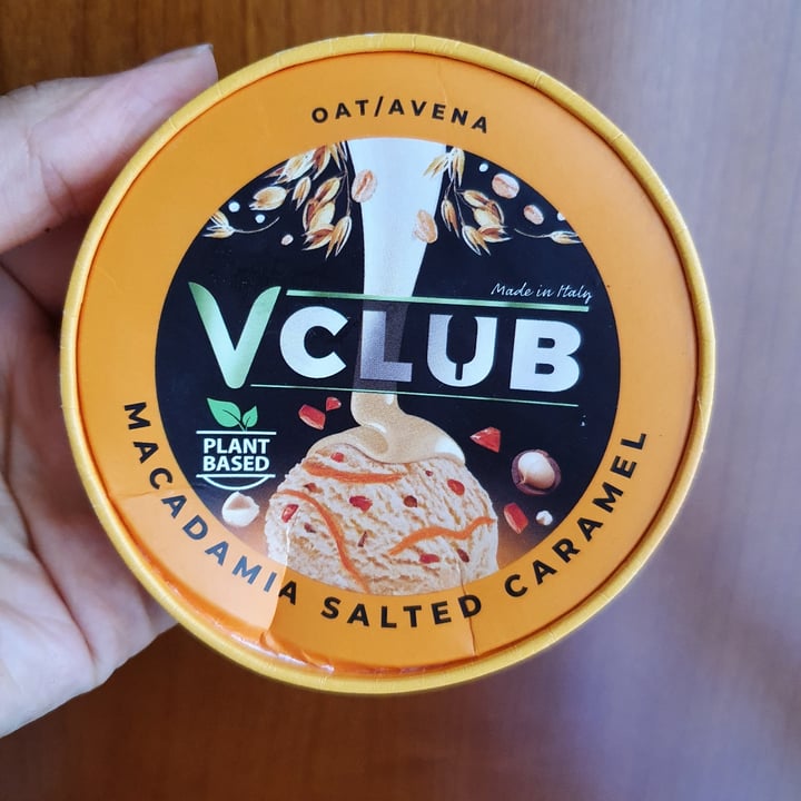 photo of VClub Gelato Macadamia E Caramello Salato shared by @skanto on  18 Sep 2022 - review