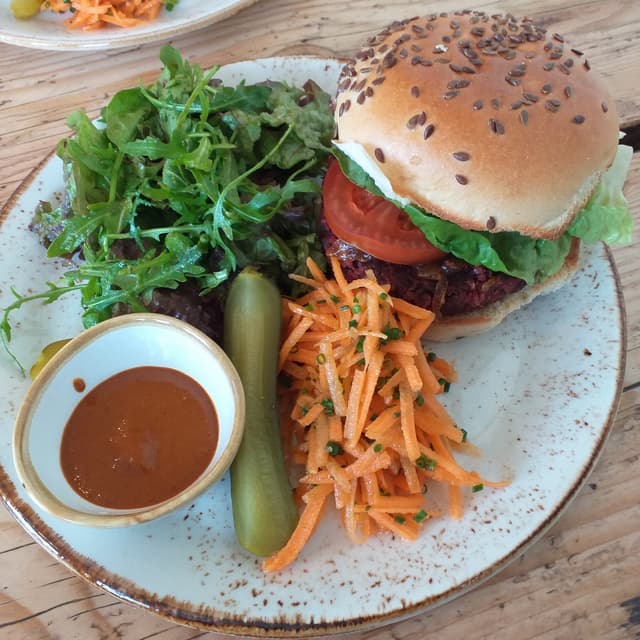 Foto do prato “Beans And Mushrooms Burger”