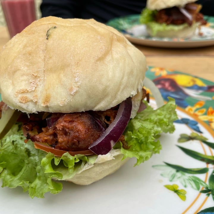 photo of Caballete & Berenjena Vegan Food Hamburguesas vegan burger shared by @afxvx on  17 May 2021 - review