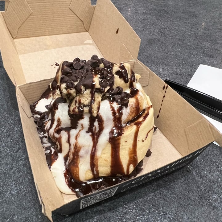 review photo of Cinnaholic cookie monster roll shared by @slbenson on 11 Mar 2022 - review