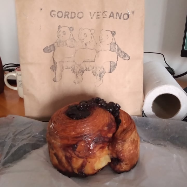 photo of Gordo vegano Roll de frutos rojos shared by @danajbe on  20 Mar 2022 - review