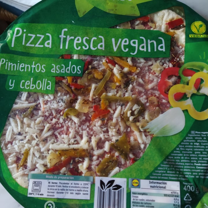 photo of Vemondo  Pizza Fresca Vegana. Pimientos Asados Y Cebolla. shared by @marinasnchez on  26 Jul 2022 - review