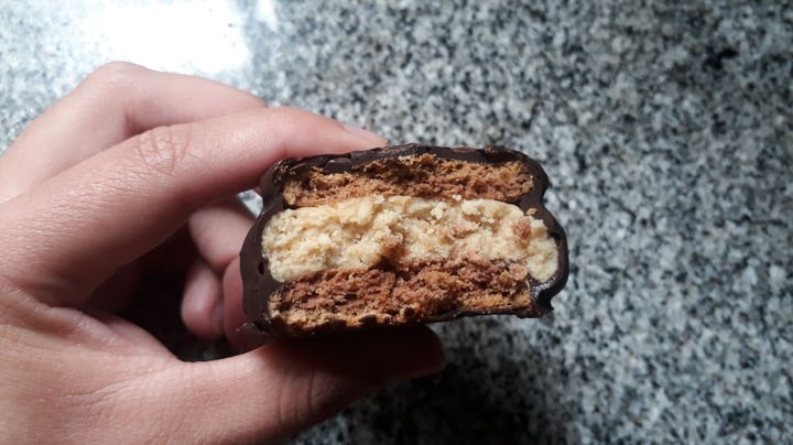 review photo of Eterna Vegan Alfajor De Crema de Maní Y Chocolate shared by @eternamente7 on 27 Mar 2020 - review
