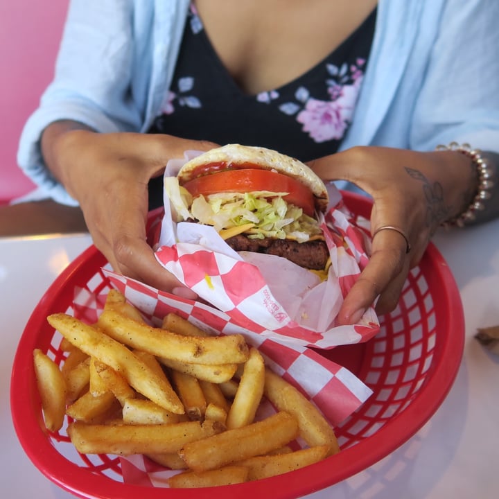 photo of COMET 984 - 50's Diner Beyond Meat burger and fries shared by @vgntraveler on  09 Sep 2020 - review