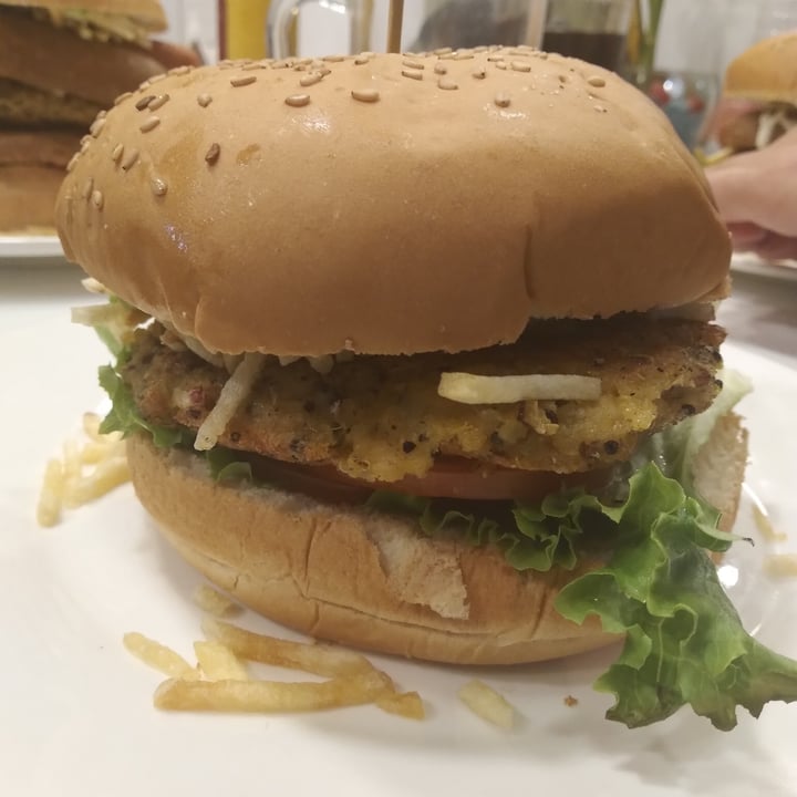 photo of Okey Al Natural Hamburguesa clásica shared by @veganaenlima on  07 Oct 2022 - review