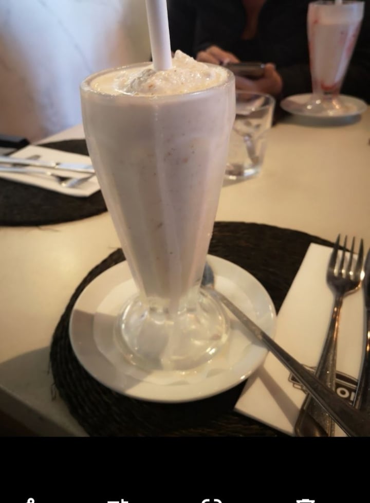 photo of Gibson's Vegan Almond Milkshake shared by @chiaralincoln on  03 Jan 2020 - review
