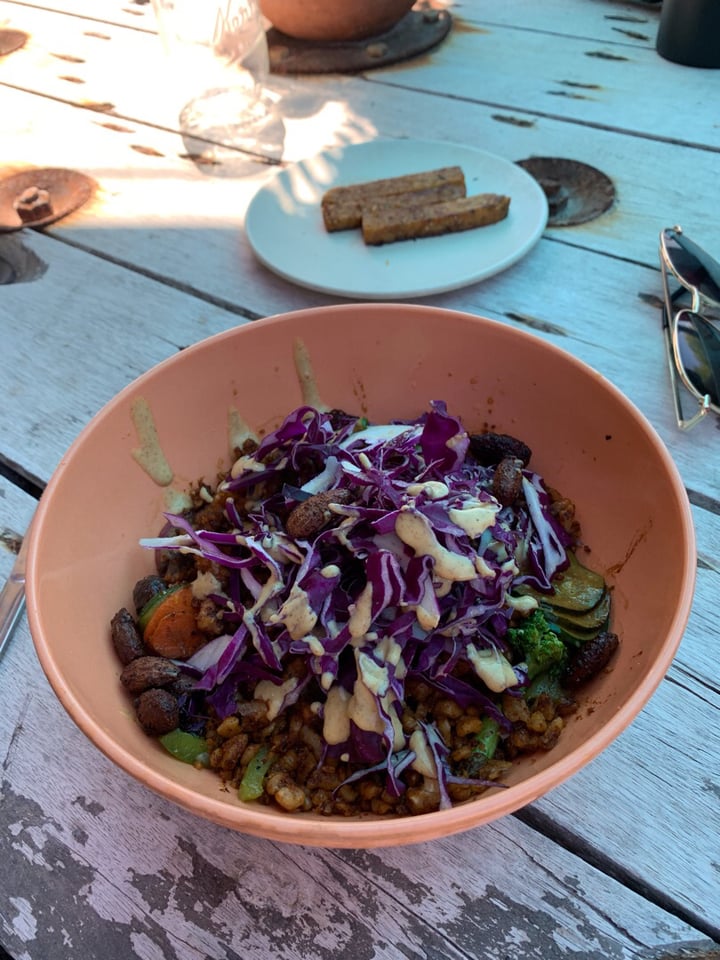 photo of Pomegranate Cafe Vegan Lucky Dragon Bowl shared by @mallory17 on  02 Oct 2019 - review