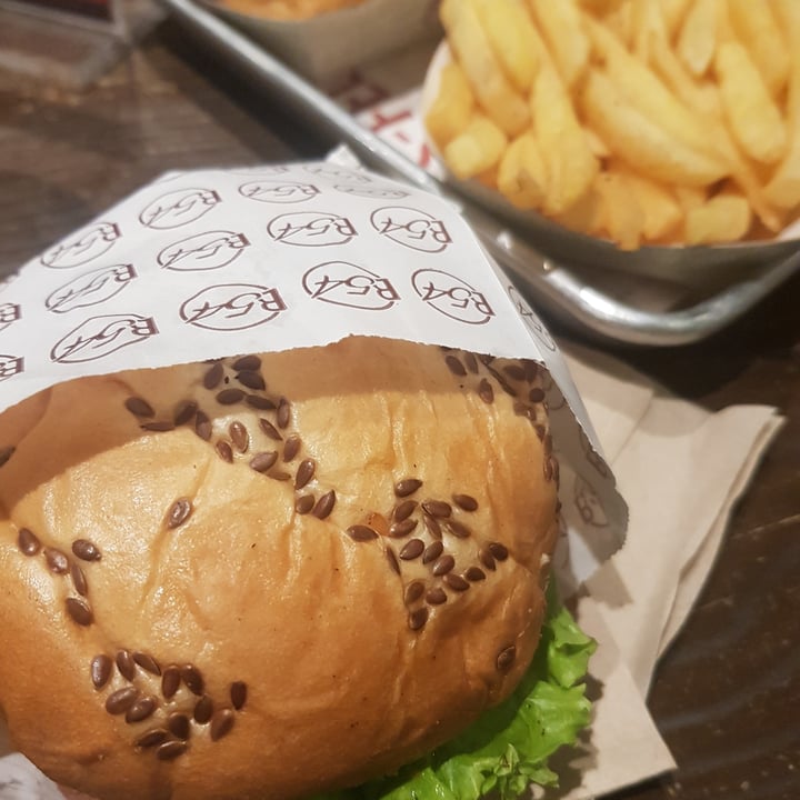 photo of Burger 54 Not chesse burger shared by @liliana88gomez on  23 Jan 2021 - review