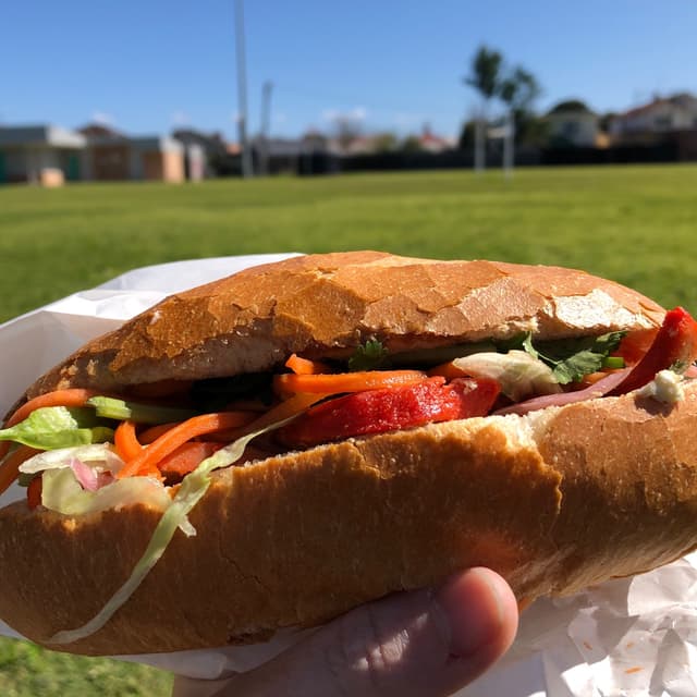 菜肴“Roast Pork Salad Roll”的照片