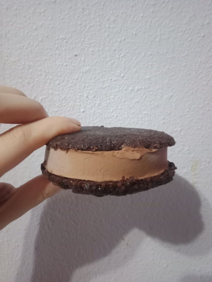 photo of The Ice Cream & Cookie Co Vegan Dark Chocolate Ice Cream Sandwich shared by @niloaim on  29 Nov 2019 - review