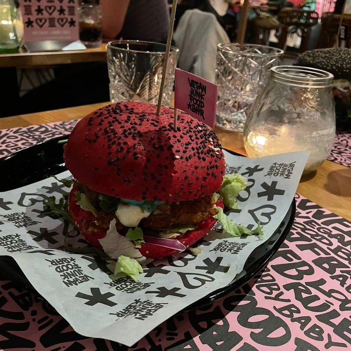 photo of Vegan Junk Food Bar Daddy Burger shared by @danimarques on  07 Nov 2021 - review