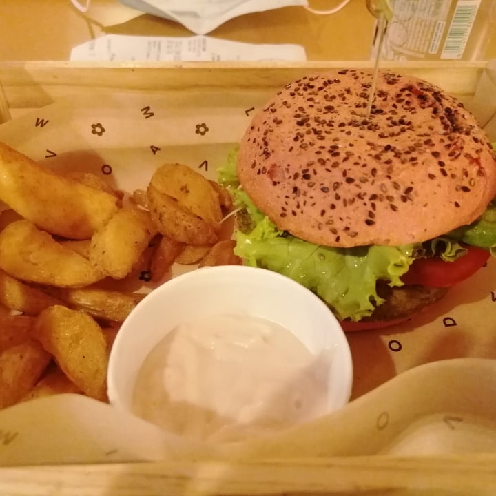 photo of Flower Burger Coccinella Burger shared by @bloodtear on  10 Jul 2022 - review