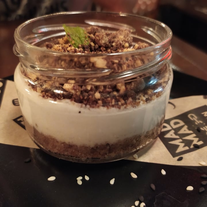 photo of Mad Mad Vegan Cookies and cream shared by @trajkovskagutierrez on  25 Dec 2021 - review