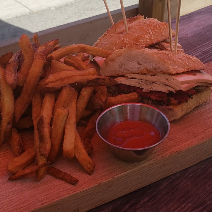 photo of Bandit Brewery Smoked Maple Banh Mi shared by @sameekinz on  19 Jul 2020 - review