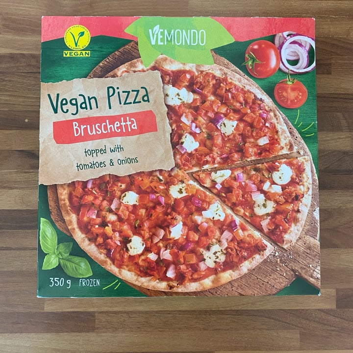 photo of Vemondo  Vegan Pizza Bruschetta shared by @ludovicaa13 on  15 Sep 2022 - review