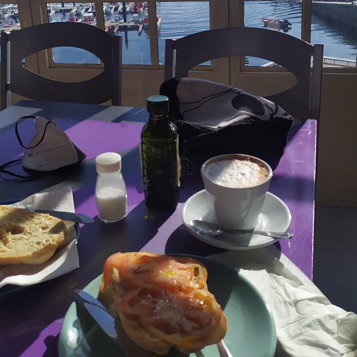 review photo of A Galería Blibiotaberna Desayuno completo shared by @meiganegra666 on 13 Sep 2021 - review