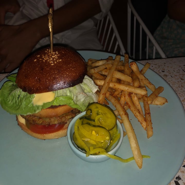 photo of KYND COMMUNITY Kynd big mac shared by @baliveganclub on  15 Aug 2020 - review