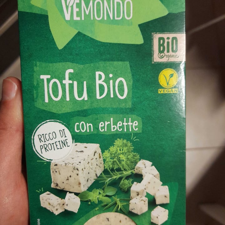 photo of Vemondo Tofu Bio con Erbette shared by @ricctiche on  30 Nov 2021 - review