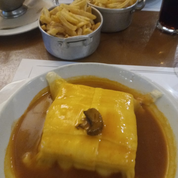photo of Francesinhas Al Forno da Baixa Francesinha de Tofu shared by @bluristic on  13 Nov 2022 - review