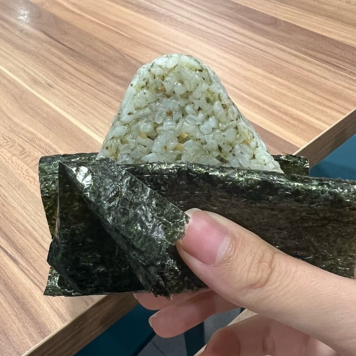 photo of 7-Eleven Thunder Tea Onigiri shared by @consciouscookieee on  30 Jul 2022 - review