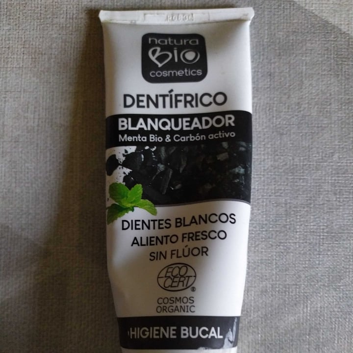 photo of Natura Bio Cosmetics Dentrífico blanqueador shared by @noeac on  07 Nov 2020 - review