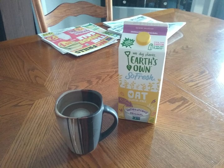 photo of Earth's Own So Fresh Oat Unsweetened Original Beverage shared by @michelemostacci on  02 Aug 2019 - review