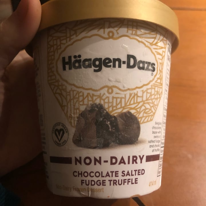 photo of Häagen-Dazs Chocolat fondant salé et truffe shared by @weepingwillow0 on  30 Nov 2021 - review