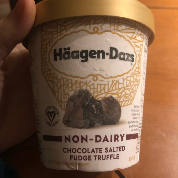 review photo of Häagen-Dazs Chocolat fondant salé et truffe shared by @weepingwillow0 on 30 Nov 2021 - review