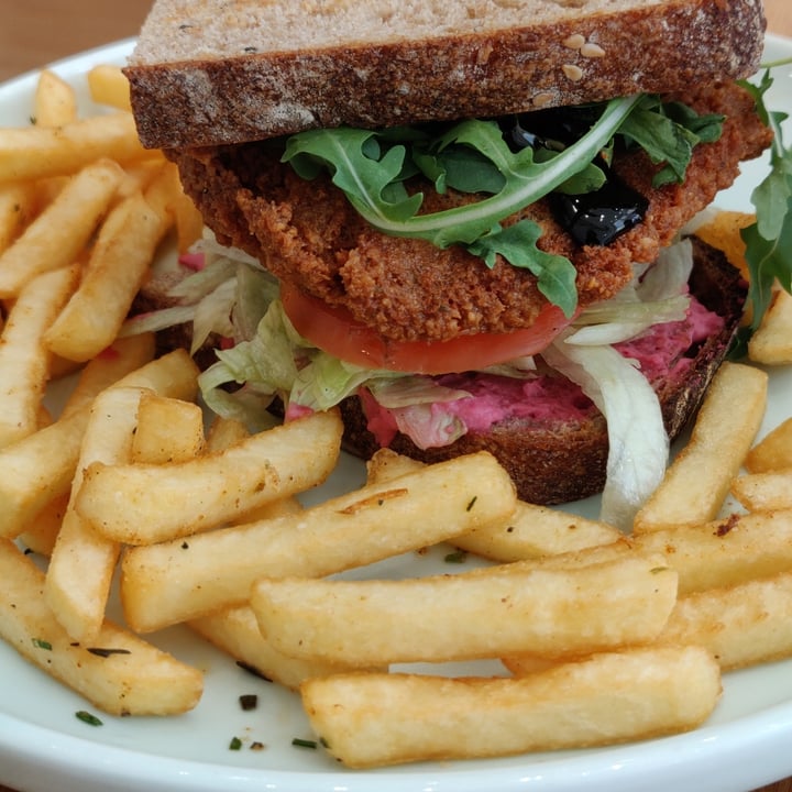 review photo of Siblings Brunch & Coffee Falafel burger shared by @sultana on 10 Nov 2020 - review