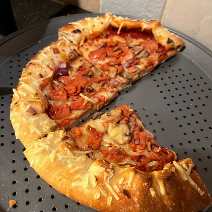 photo of Chicago Town  Chicago Town Tomato Stuffed Crust Takeaway pizza shared by @vegmart404 on  17 Jan 2022 - review