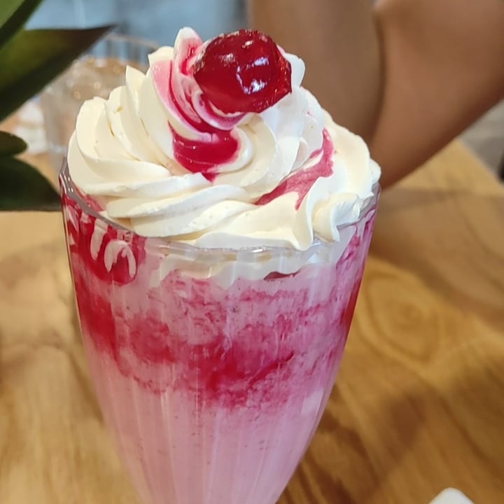 photo of Kaylee's Eatery Strawberry Milkshake shared by @veganjumjum on  29 May 2021 - review