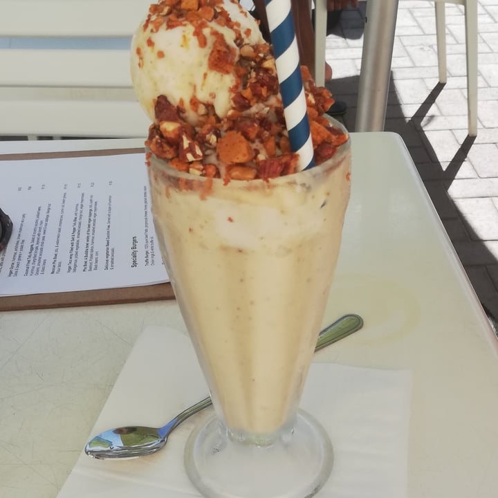 review photo of Surf Riders Cafe Vegan shakes shared by @stelana on 30 Jan 2022 - review