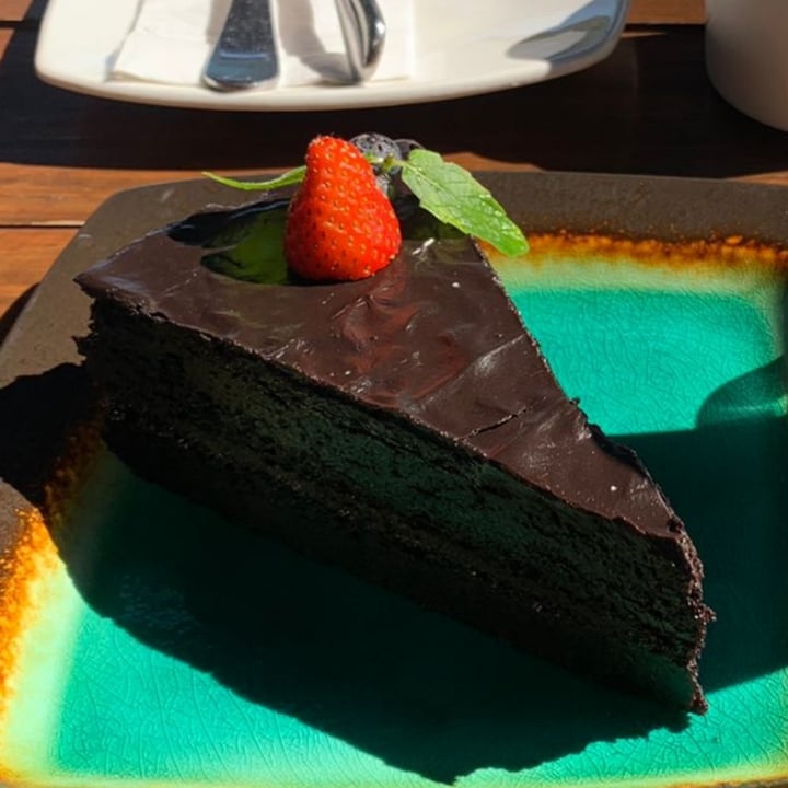photo of Ellies Deli Vegan chocolate cake shared by @allygreen on  22 Aug 2021 - review