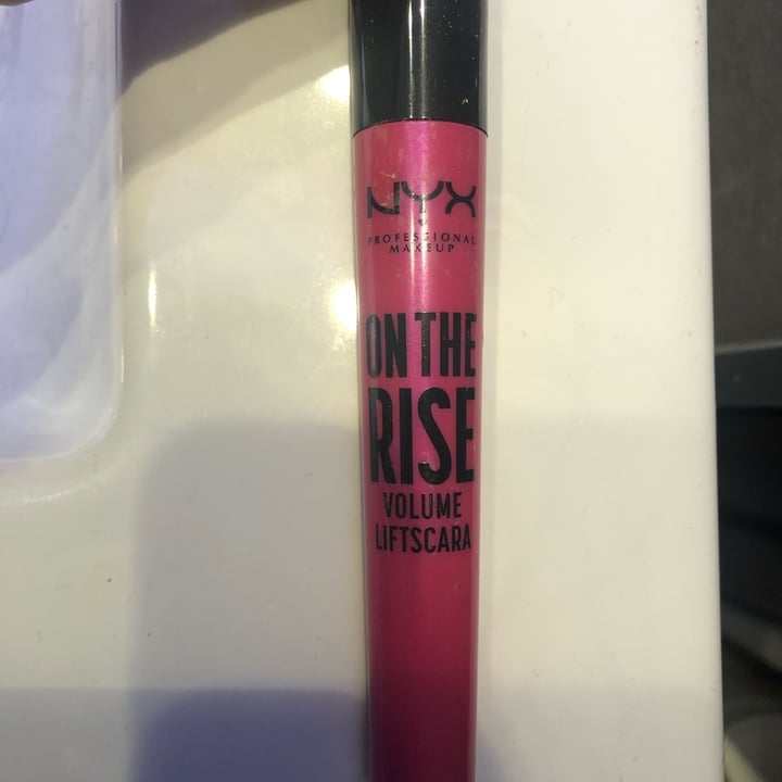 photo of NYX Cosmetics On the rise volume mascara shared by @canelitolluna on  24 Feb 2022 - review