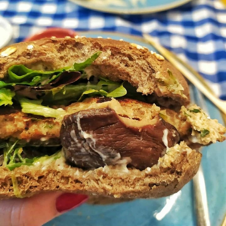 review photo of Distrito Vegano La Asiática Burger shared by @tarigreenglassy on 29 Oct 2020 - review