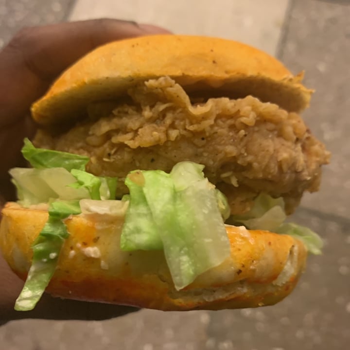 photo of Flippin' Good Chicken, Burgers, Beer Vegan Chick N Sandwich shared by @yoitsdewfas on  03 Mar 2020 - review