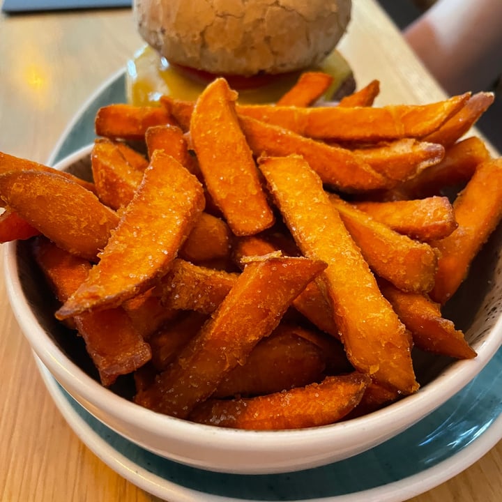 photo of Burger House 2 - Max-Weber-Platz Sweet potato fries shared by @melaren on  25 Aug 2022 - review