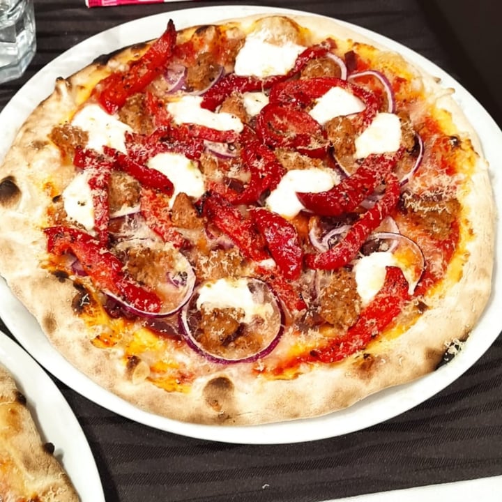 photo of Trinacria Pizzeria pizza San Francesco (Pancetta, Salsiccia, Gorgonzola, Peperoni, Cipolle) shared by @alicevee on  02 Jun 2022 - review