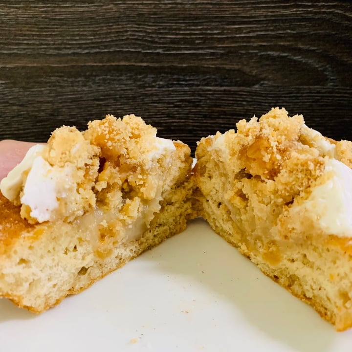 photo of Grumpy & Runt | Little Deli & Donuts Apple Crumble Donut shared by @annika-m on  29 Aug 2021 - review