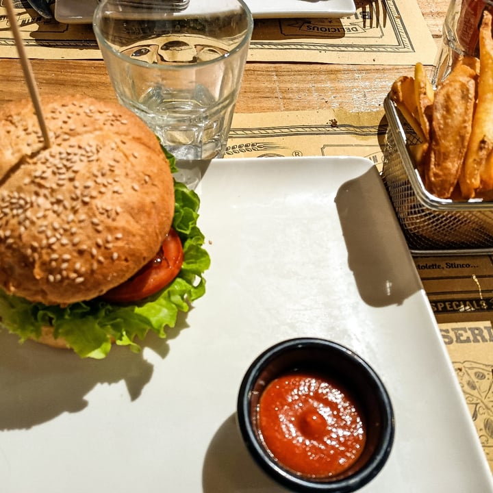 review photo of Birra & Brace - Bonate Sopra BG Hamburger Veggy shared by @micinpink on 03 Apr 2022 - review