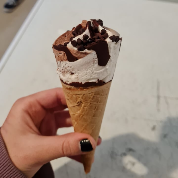 review photo of Nestlé Drumstick Vanilla Chocolate Swirl shared by @zensscared on 02 Dec 2022 - review