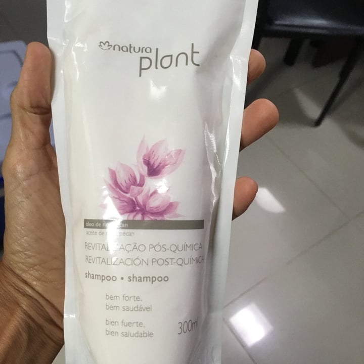 photo of Natura Shampoo revitalização pos quimica. Natura plant shared by @flaviabarroca on  23 Jul 2021 - review