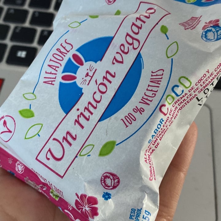 photo of Un Rincón Vegano Alfajor de Coco shared by @martusalgado on  18 May 2022 - review