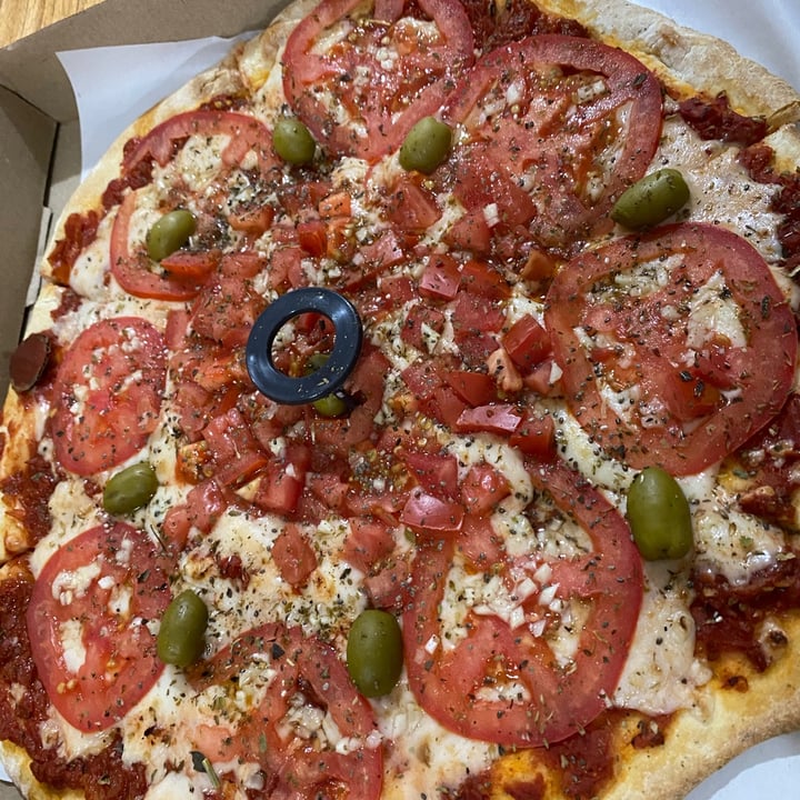 photo of Empanadas de 10.Pacheco Pizza napolitana shared by @luchiesti96 on  27 Aug 2021 - review
