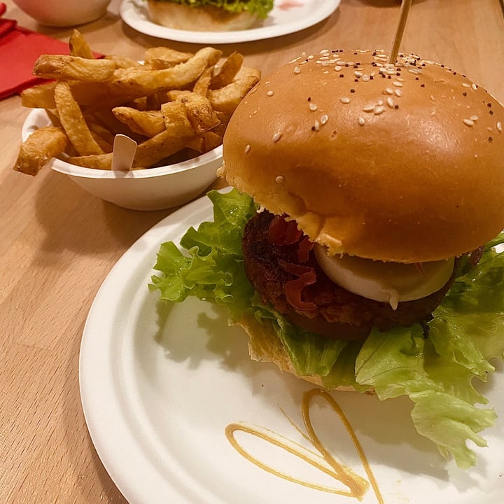 photo of Bamburger Burger Vegano E Patatine shared by @ameliaa on  11 Sep 2021 - review