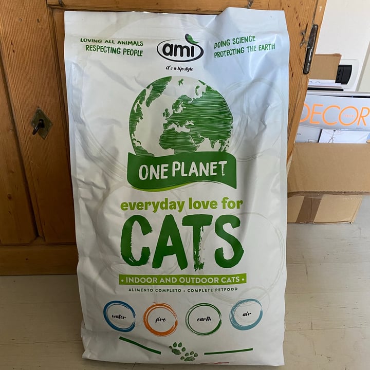 photo of Amì Amì Cats shared by @andreapezzini on  09 May 2021 - review