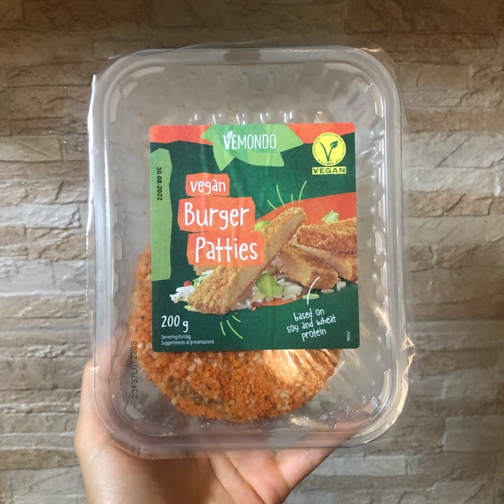 photo of Vemondo  Vegan Burger Patties shared by @nenermind on  08 Aug 2022 - review
